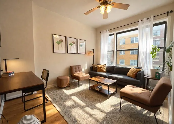 Flexhome Ukrainian Village • 2br • Convenient Walkability - Sleeps 6