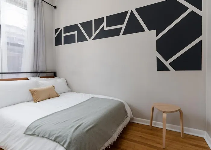 Flexhome Ukrainian Village • 2br • Convenient Walkability - Sleeps 6 Appartement