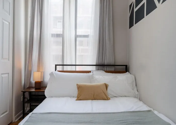 Flexhome Ukrainian Village • 2br • Convenient Walkability - Sleeps 6