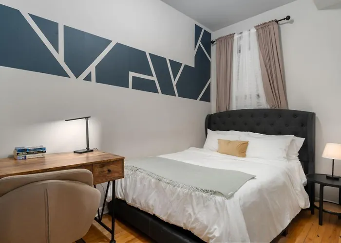 Flexhome Ukrainian Village • 2br • Convenient Walkability - Sleeps 6 * Chicago