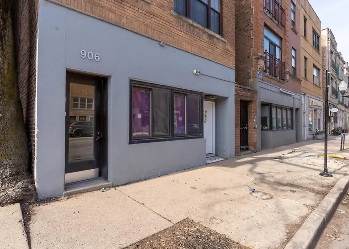Flexhome Ukrainian Village • 2br • Convenient Walkability - Sleeps 6 Chicago