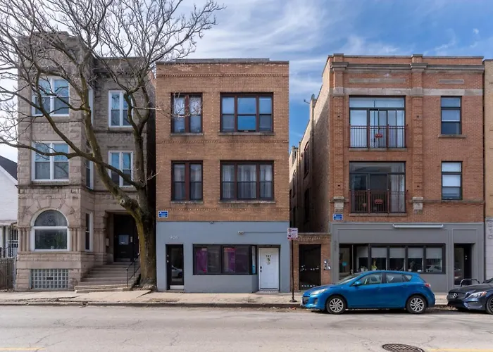 Flexhome Ukrainian Village • 2br • Convenient Walkability - Sleeps 6 * Chicago